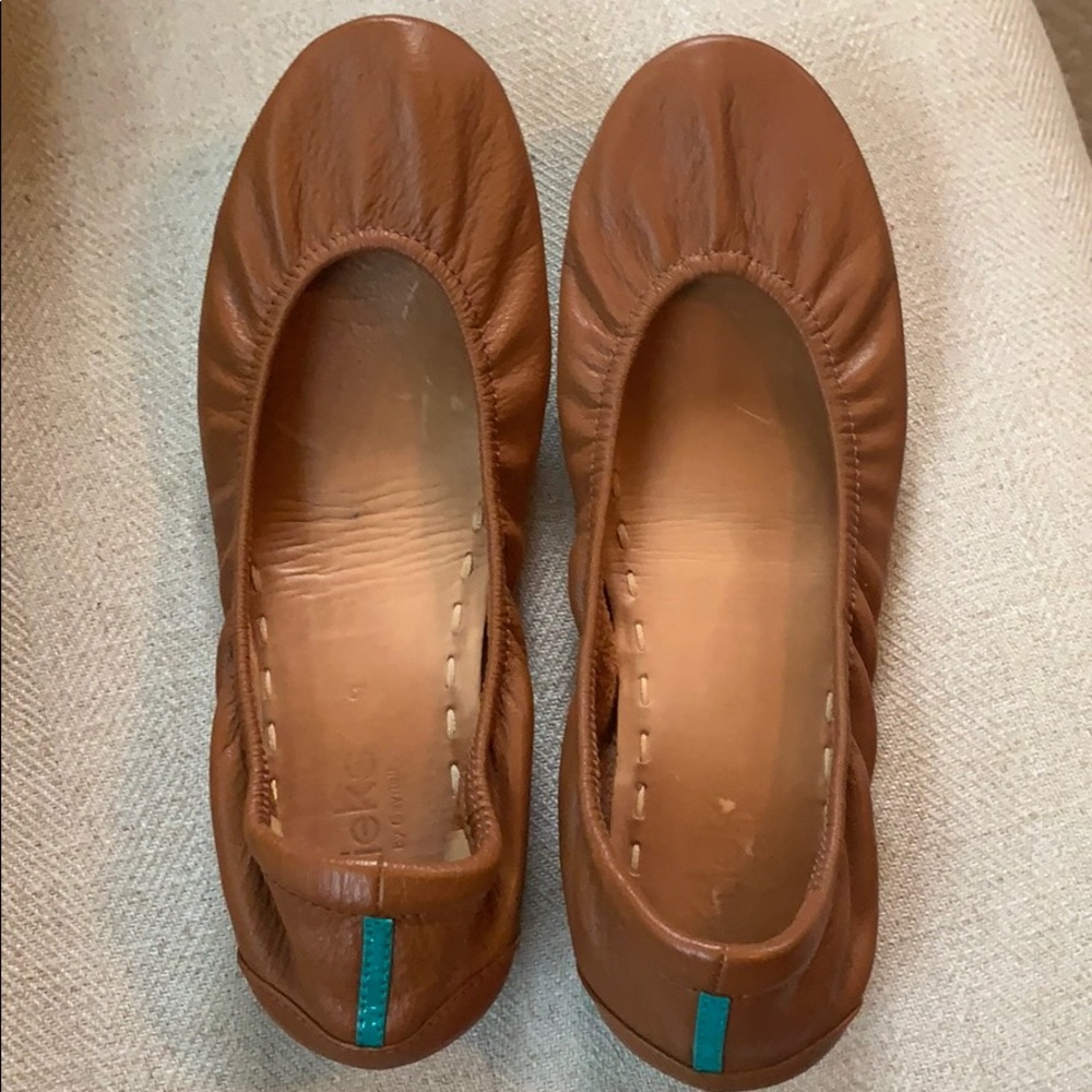 Chestnut Tieks - barely worn size 9